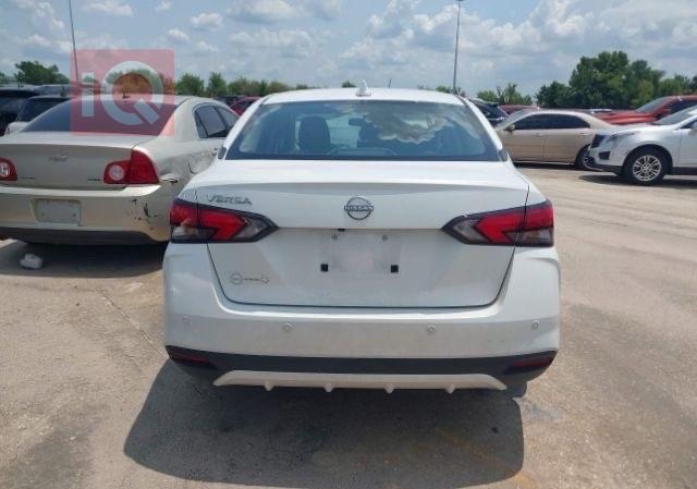 نيسان فيرسا